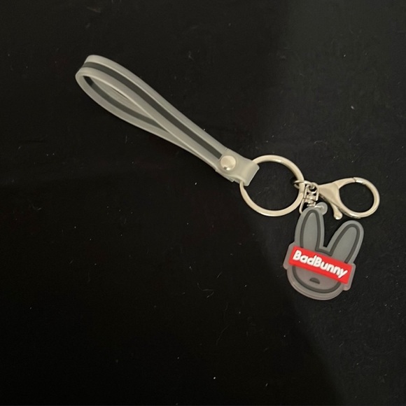 Glow in the dark Bad Bunny Keychain - Picture 2 of 2